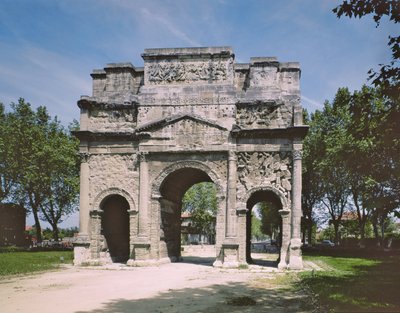 Blick auf den Arc de Triomphe von der Südseite von Roman